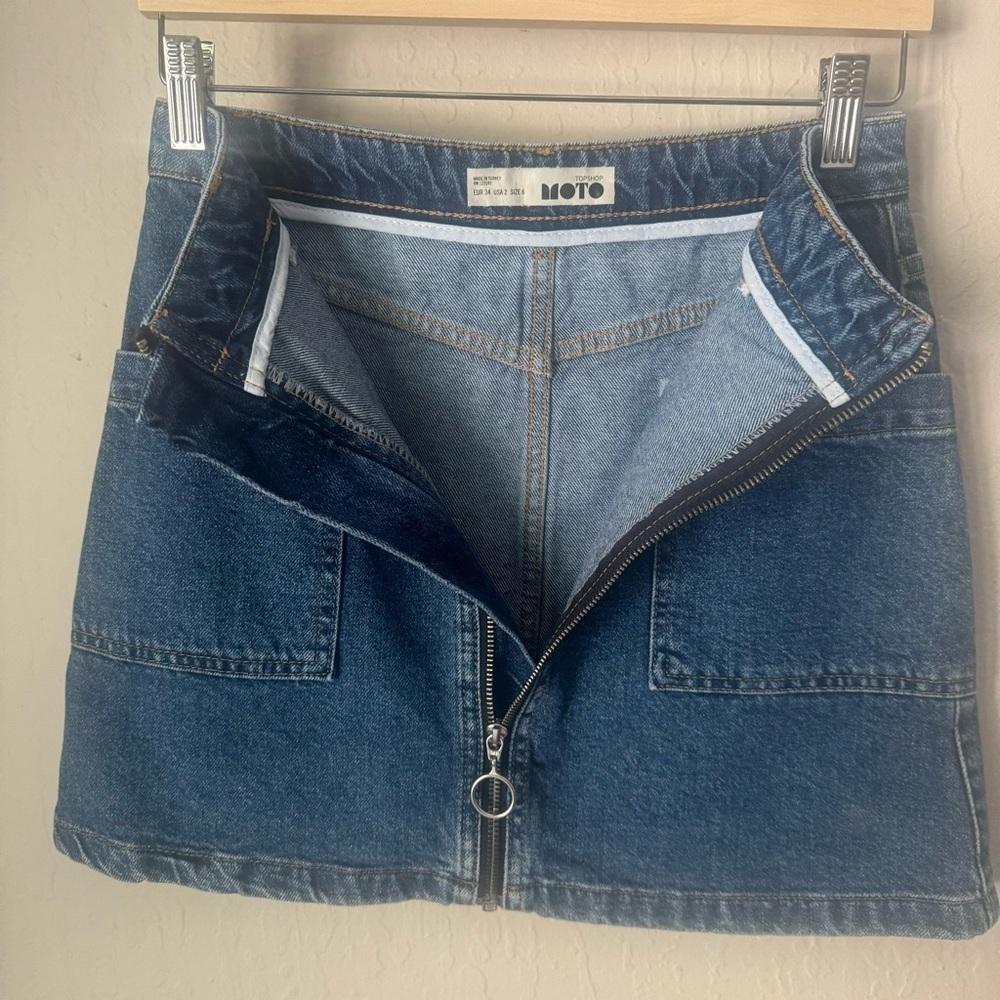 TOPSHOP Moto Zipper Denim Patch Pocket Mini Skirt - Picture 5 of 16